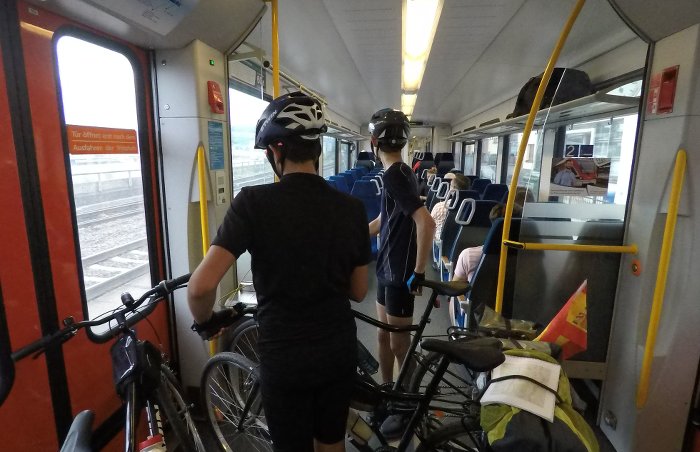 Foto bicis en el tren de Rudesheim